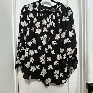 Simply Vera Vera Wang Black and Cream Floral Blouse